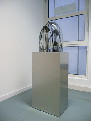 BP, Sans titre, 2002 - inox, acier, verre, pompe électrique et huile de vidange - Collection Géotec, achat 2006